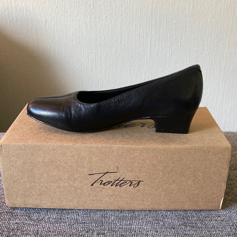 Trotters Doris Black Women’s 8.5